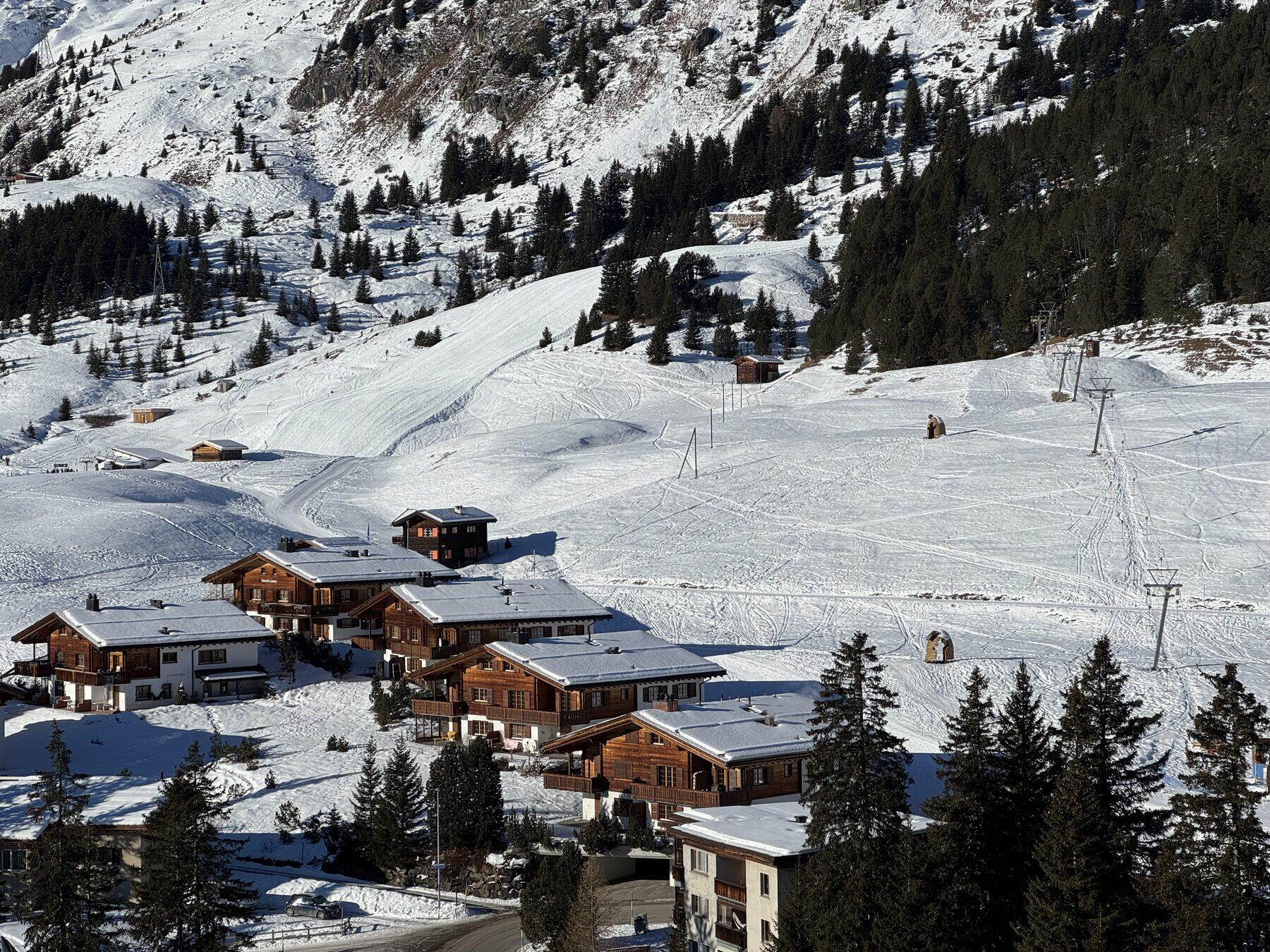 Die Häusergruppe auf dem Prätschli im Schnee